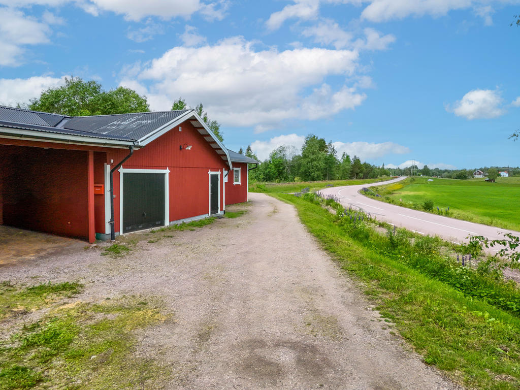 Garage & verkstad, med ett perfekt läge för egen verksamhet!