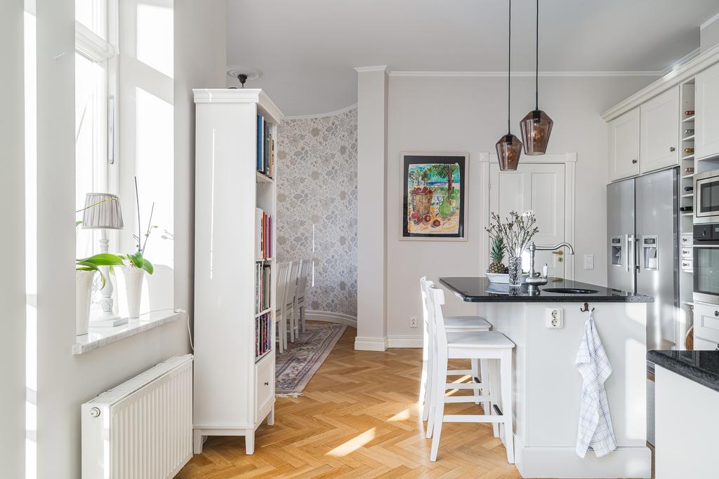 Köksö med sittplatser
