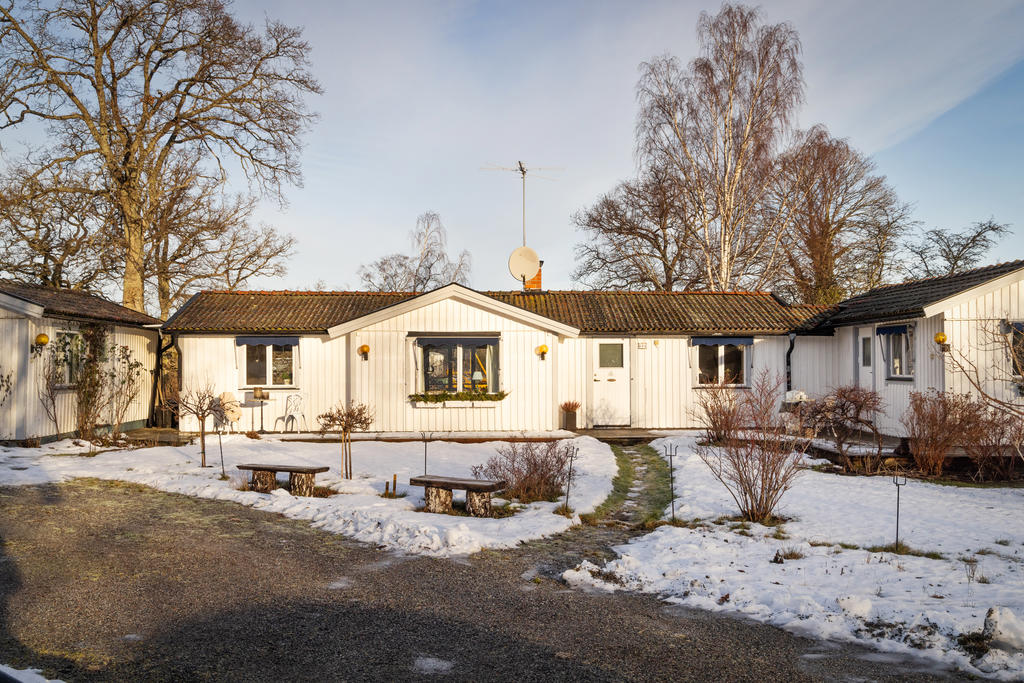 Charmig tomt i härligt solläge