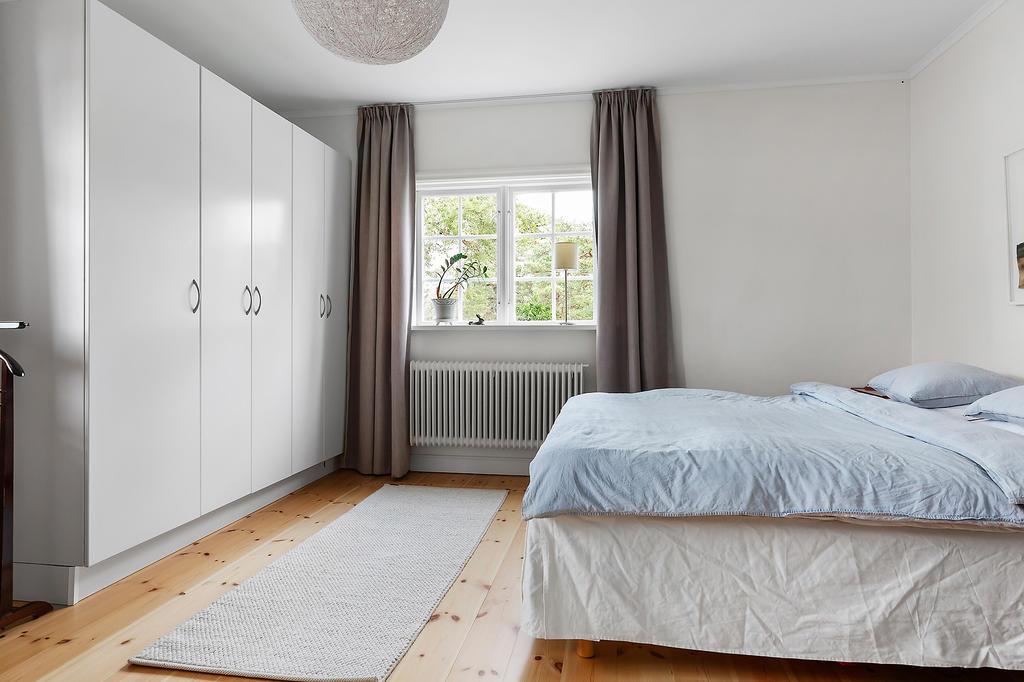 Sovrum 4 - Master bedroom med balkong