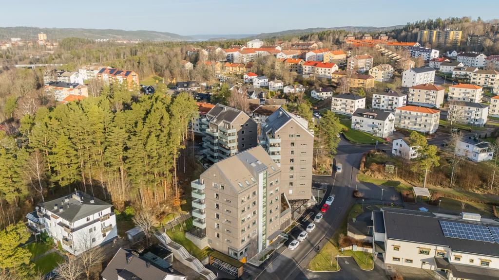 Beläget på vackra Norrmalm med fin utsikt.