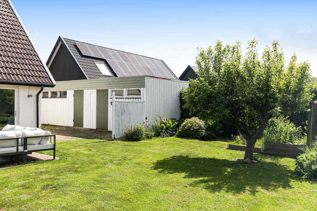 Förråd och garage med gott om förvaring