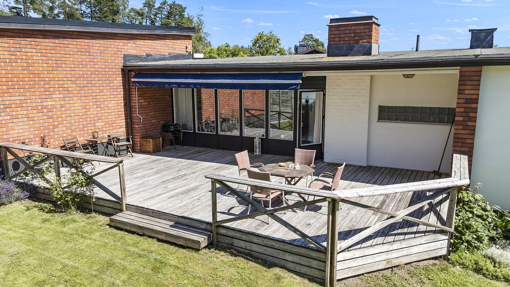 Altan vid husets baksida