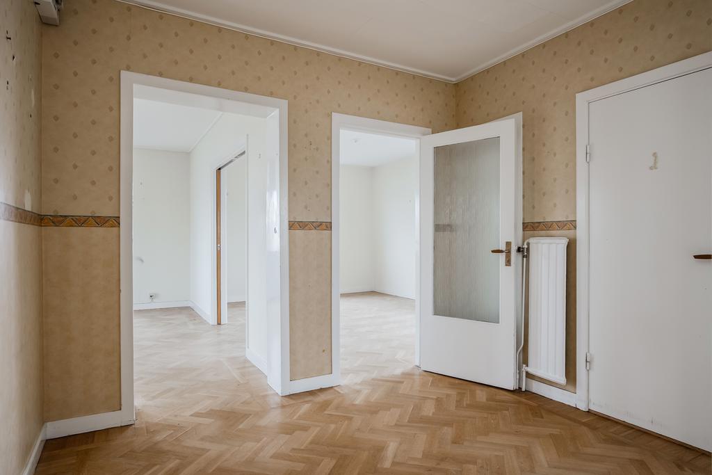 Våning 2 hall mot vardagsrum