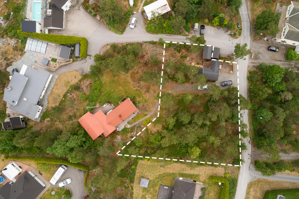 Blivande avstyckning med ny villatomt intill befintligt hus