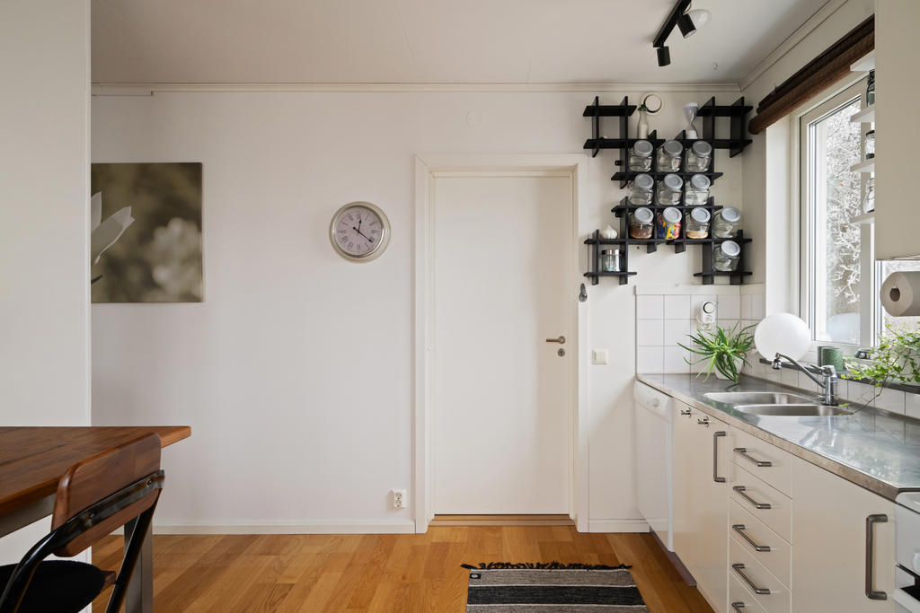 Kök/ingång mot tvättstuga