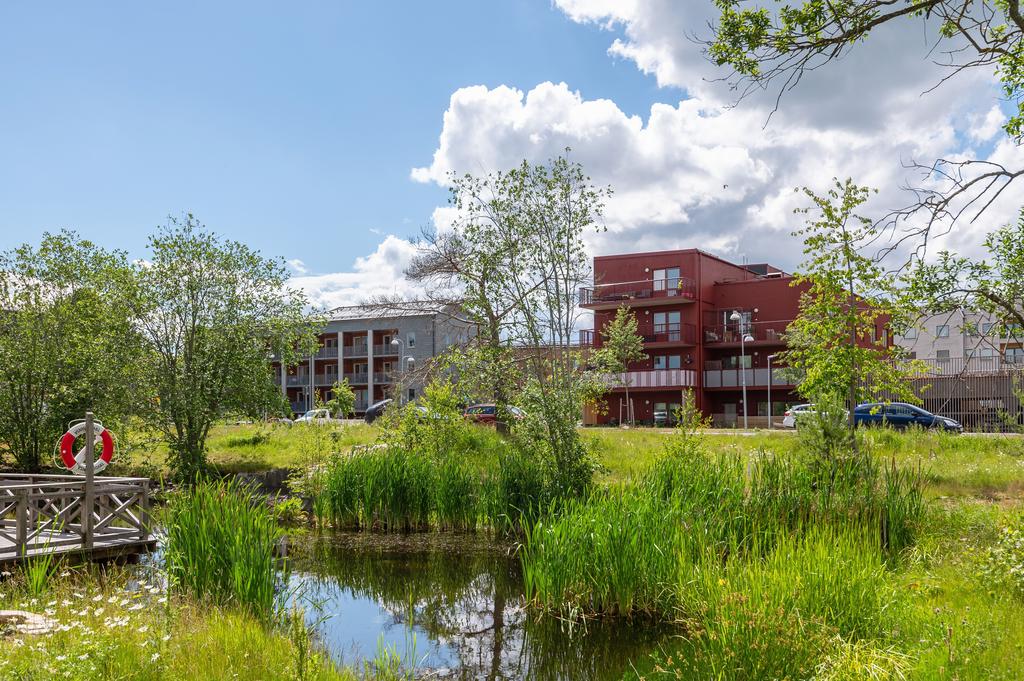 I Sandtorp bor man i ett lugnt och barnvänligt område med närhet till både stadsliv och vacker natur