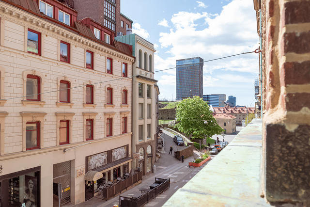 Vy från fönster i vardagsrum/sovrum