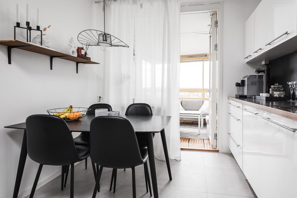 Balkongen nås från köket