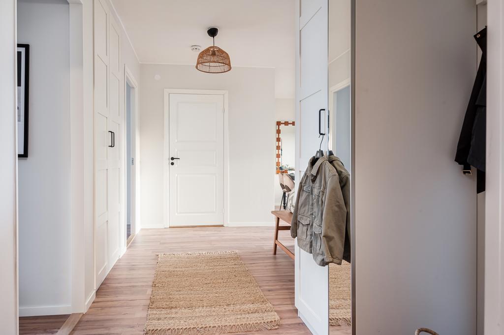 Hallen bjuder på både öppen och dold förvaring