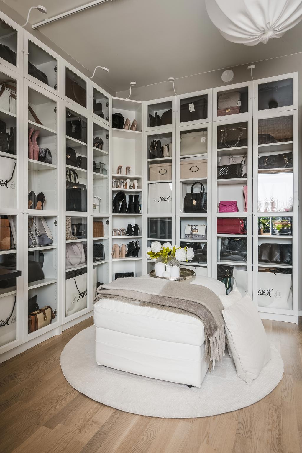 Sovrum 4 som idag används som walk-in-closet...