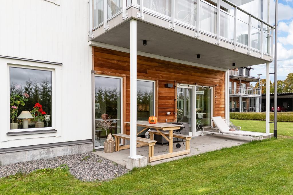 Trevlig uteplats med utgång från vardagsrummet. 
