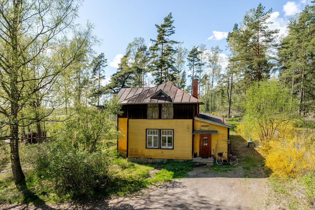 En av två entrér