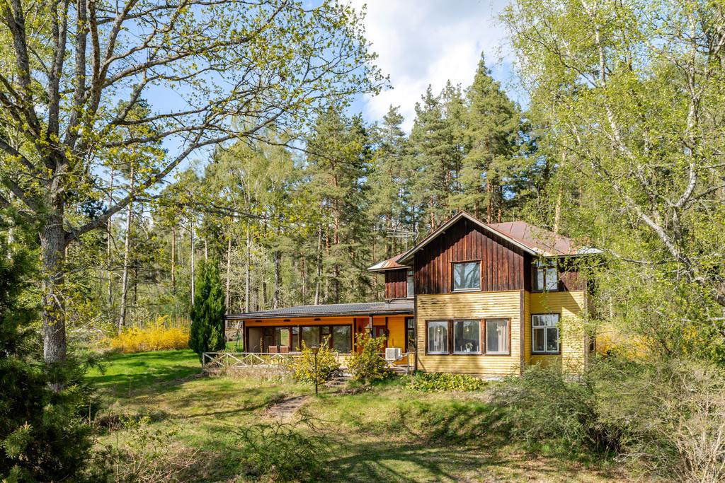 Bostadshus 1 (Gula Huset)