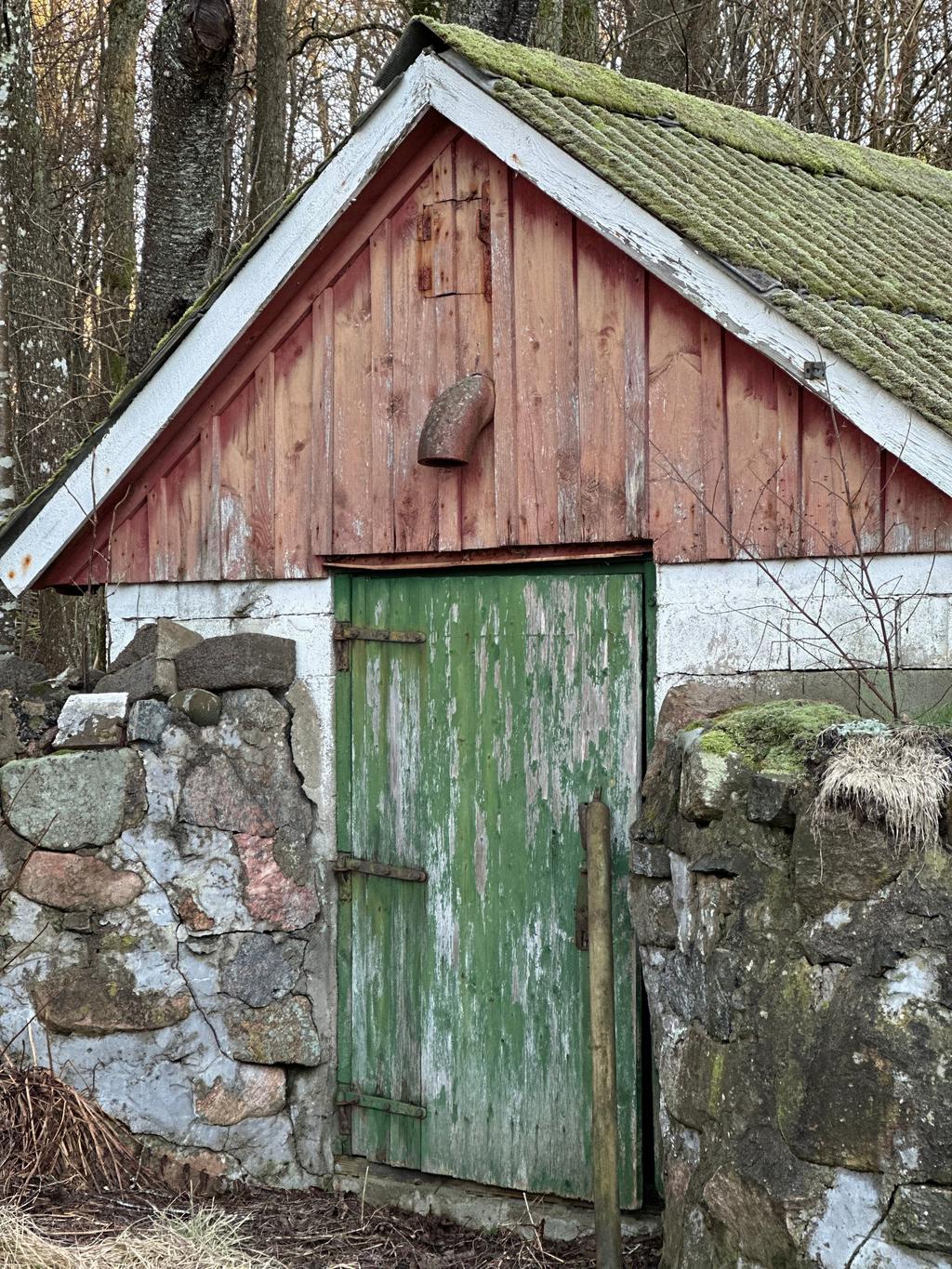 Gården erbjuder flera alternativ för förvaring.