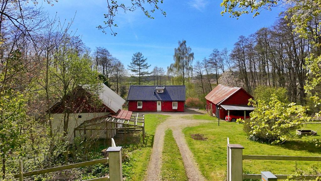 Välkommen till Abild Klevedal 135, Slöinge! En lantlig idyll för er som vill bo  lugnt och stilla.