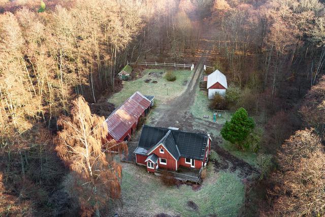 Välkommen till Abild Klevedal 135, Slöinge! En lantlig idyll för er som vill bo  lugnt och stilla.