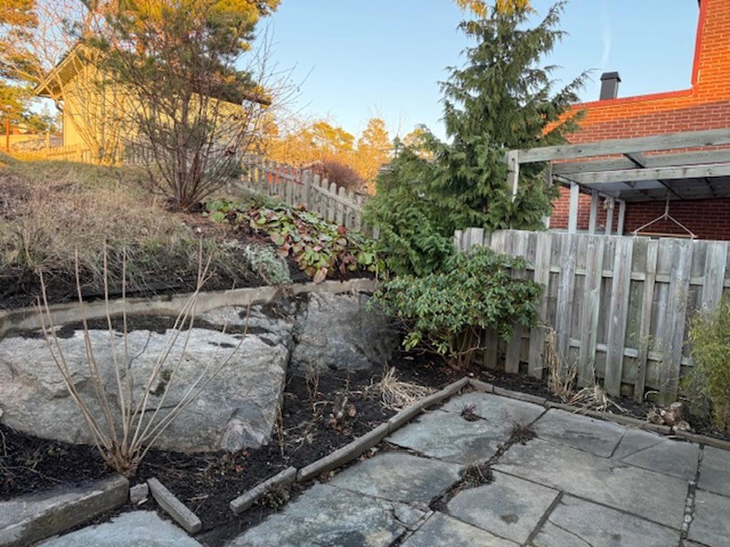 Uteplats med fina möjligheter till att plantera och njuta
(Foto: Privat)