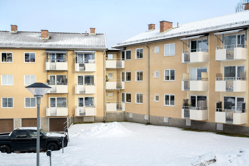 Fasadbild med vy över balkongen