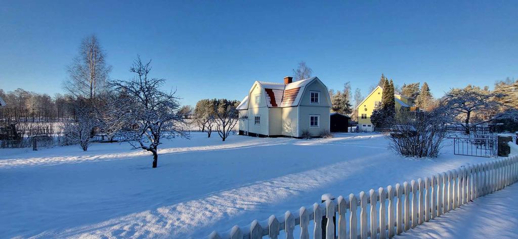 Vinterbild på Klinttorpsvägen 6. Säljarens bild. 