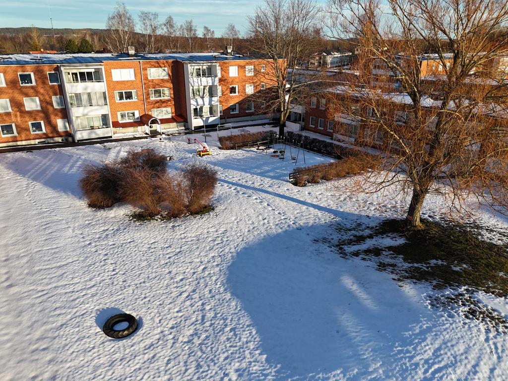 Vy över parken som du ser från balkongen.