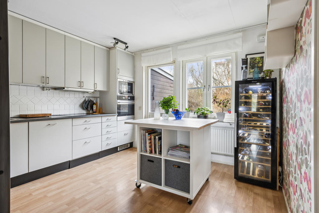 Kök med köksö