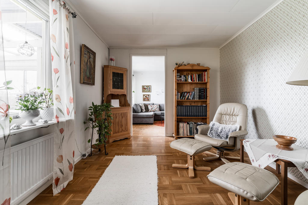 Sovrum/bibliotek (entrévåning)