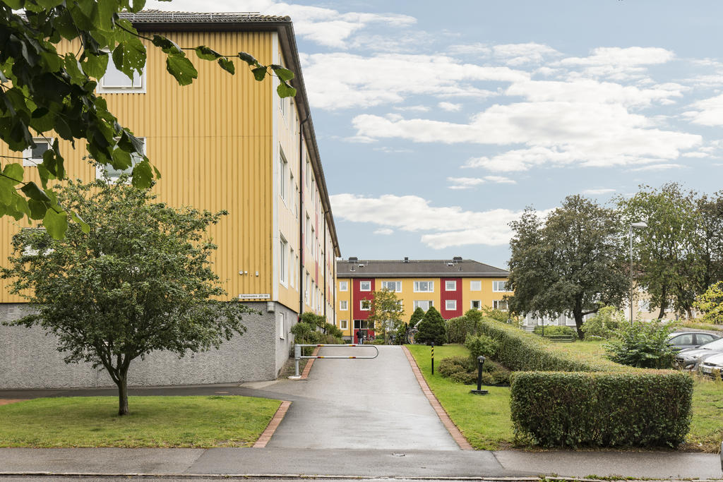 Välkommen till Esplanaden 34 och Brf Björken, en mycket välskött bostadsrättsförening