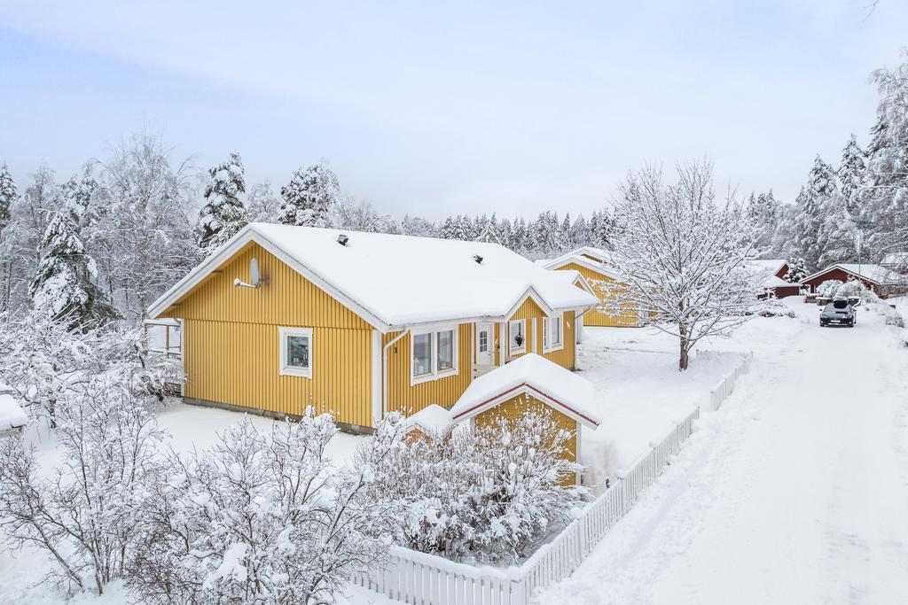 Praktisk bostadsrättsvilla i ett plan