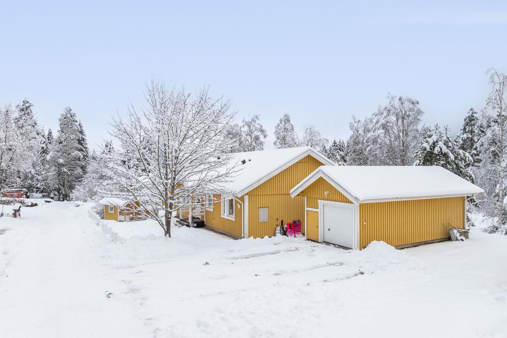 Fristående bostadsrättsvilla med eget garage (lekstuga ingår ej)