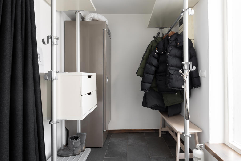 Hall med bra förvaring och torkskåp