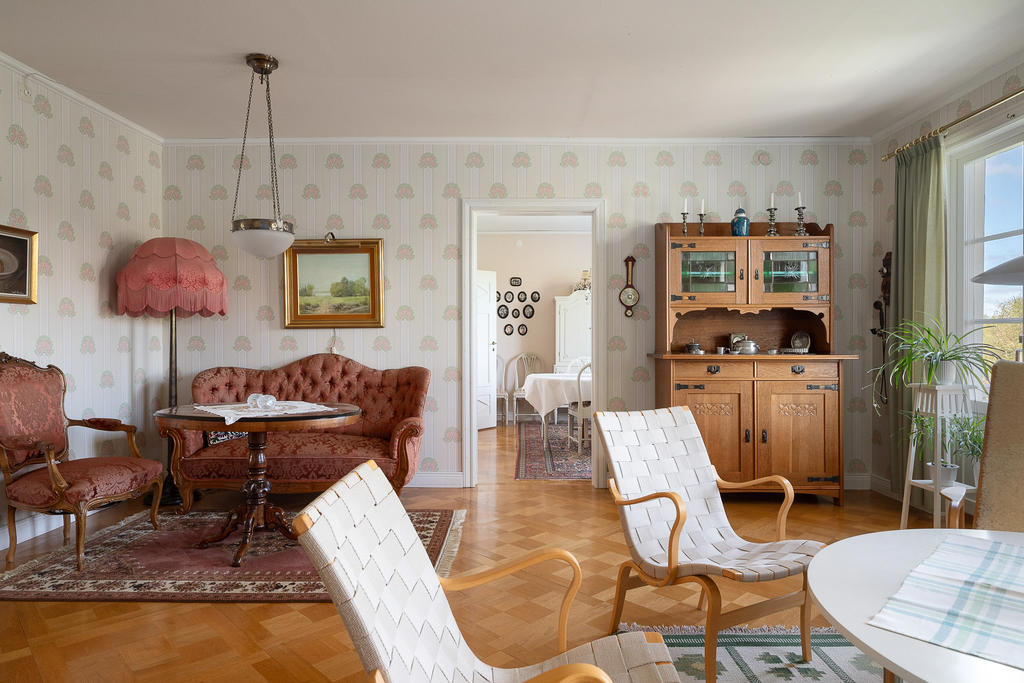 Vardagsrummet centralt placerat i huset - i fil med Matrum och Arbetsrum 1