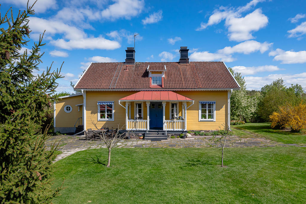Vacker herrgårdsbyggnad anno 1870
