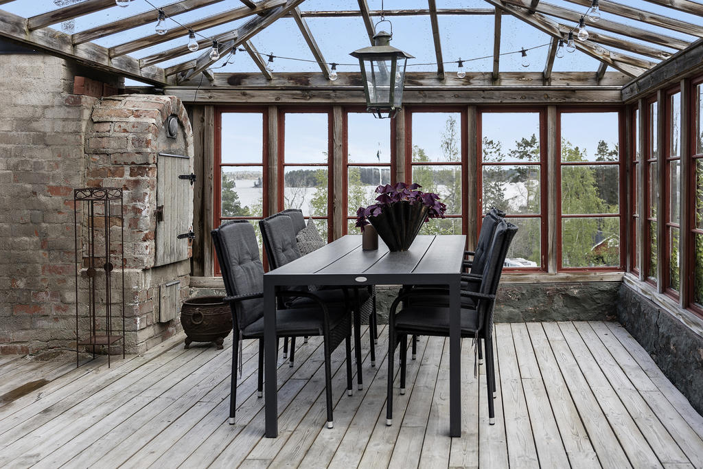 Lusthus med murad rök