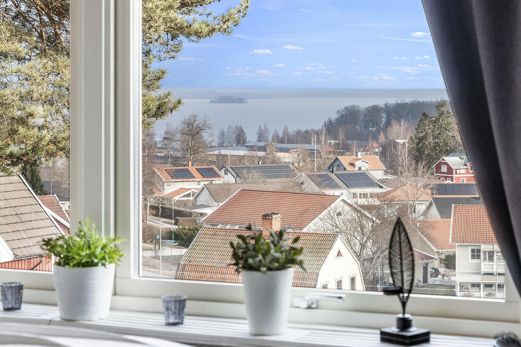 Utsikt över takåsarna mot Mälaren. Åsgatan 4 - övre plan.