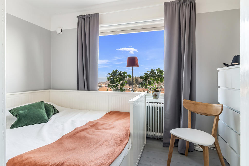 Sovrum 1. Åsgatan 6 - övre plan.