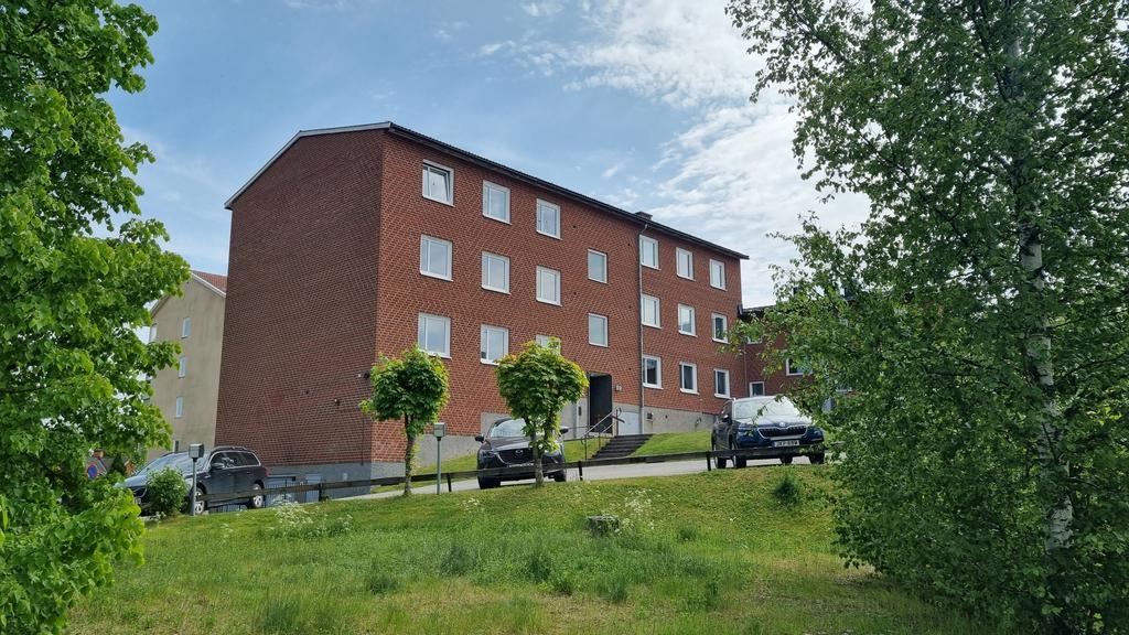Innergård med parkeringsplatser