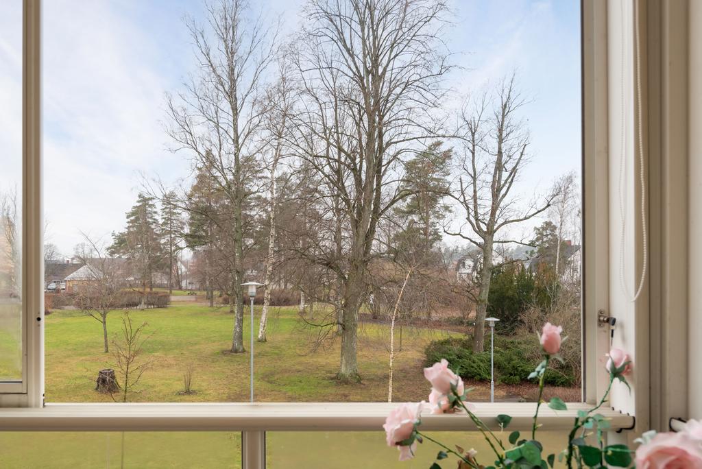 Vy mot parken från balkongen