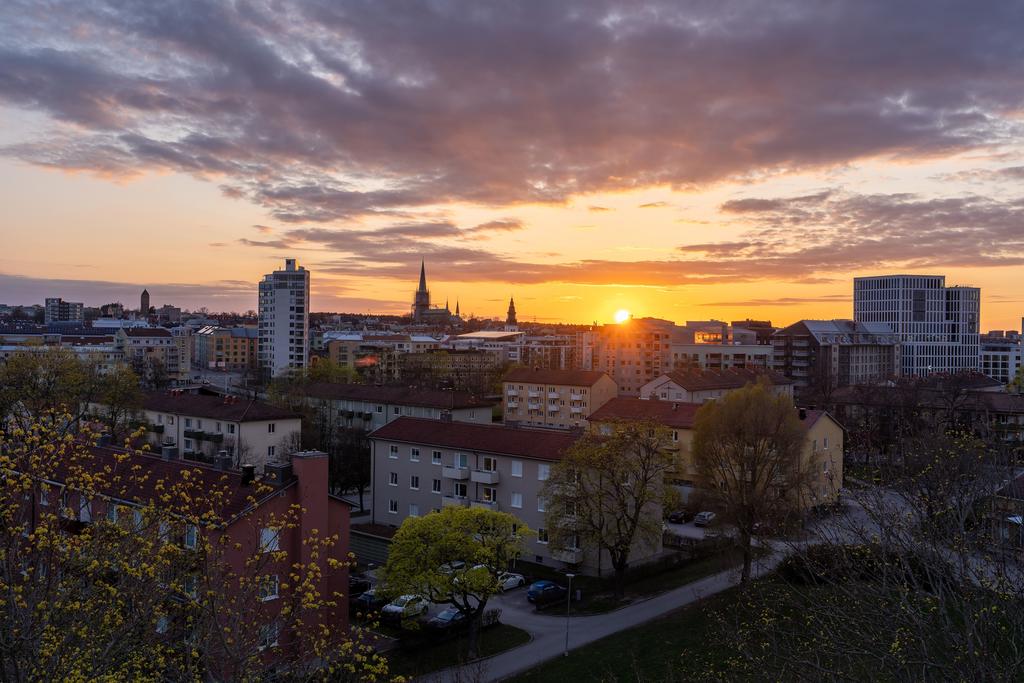 Blickar över Linköpings stadssilhuett 