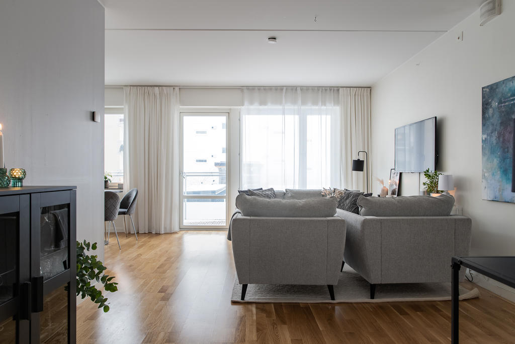 Möjlig möblering i vardagsrumsdelen/allrummet (bild från annan såld lägenhet)