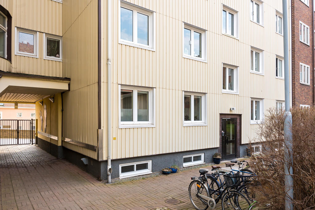 Entré från innergård