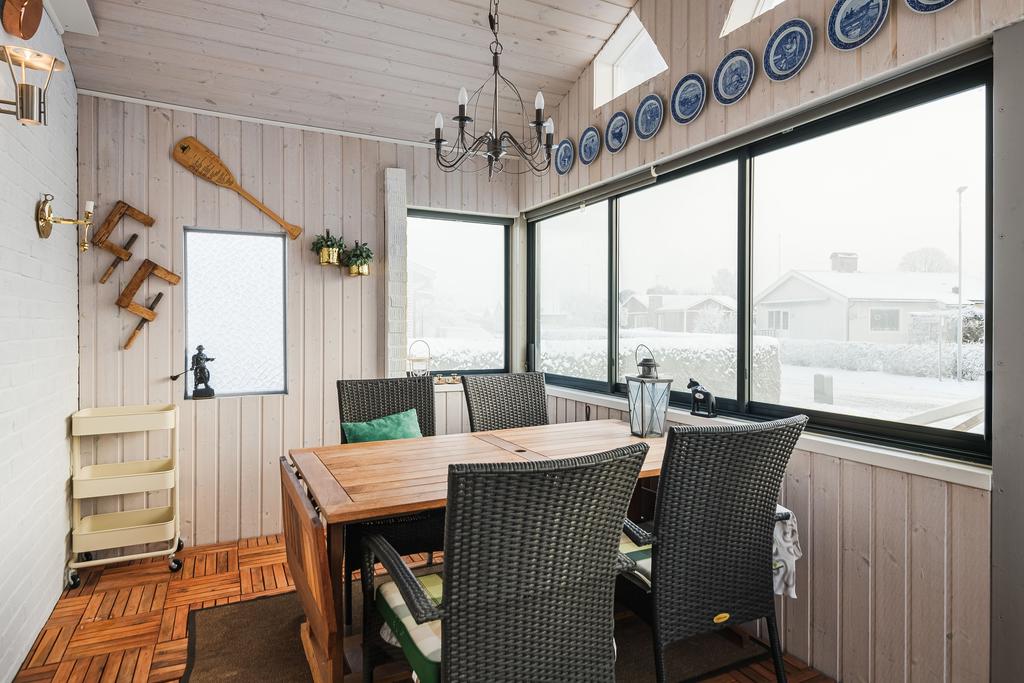 Inglasad veranda på framsidan. 