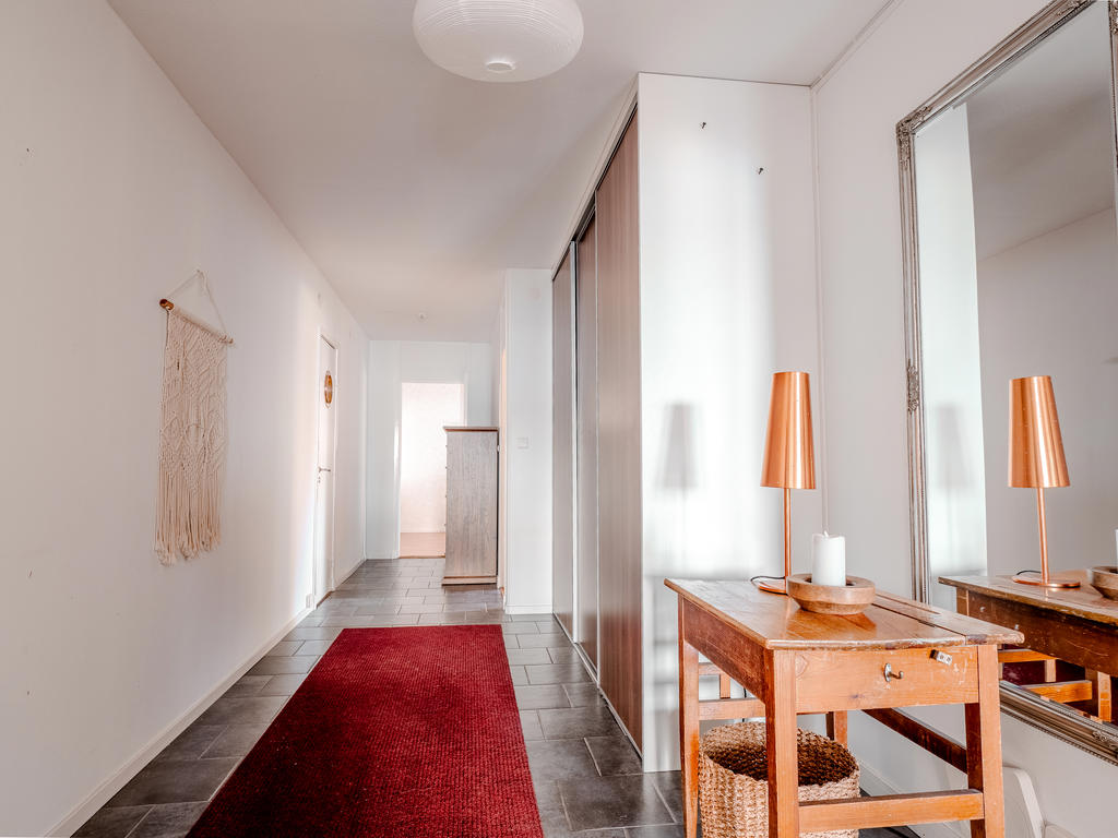 Rymlig hall med gott om förvaring