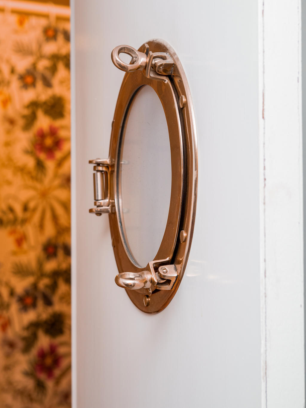 Detaljbild badrumsdörr