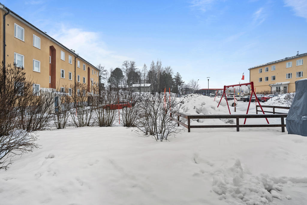 Härlig gård i föreningen med lekpark