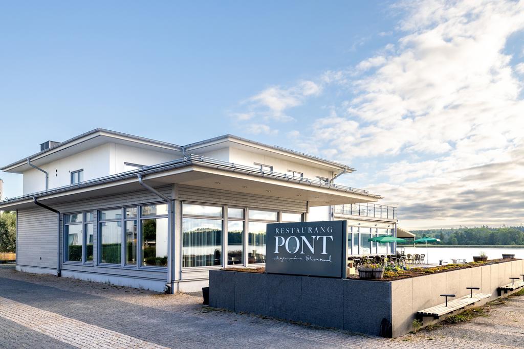 Restauran PONT vid Hägernäs strand (770 m bort)