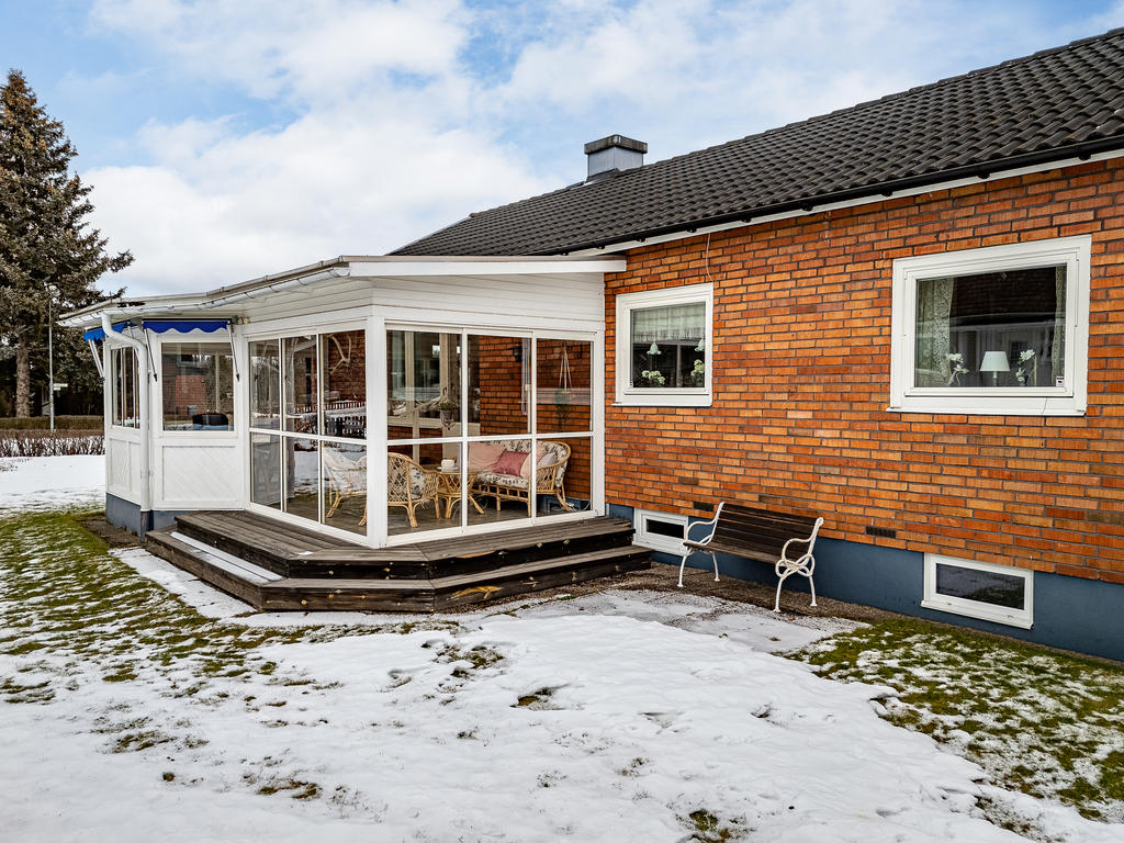 Alla glaspartier är skjutbara för att kunna öppna upp uterummet