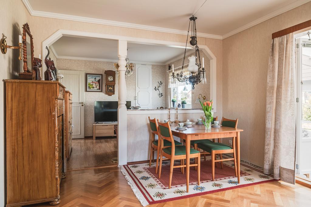 Halvöppen planlösning mot TV-rummet (som från början var sovrum)