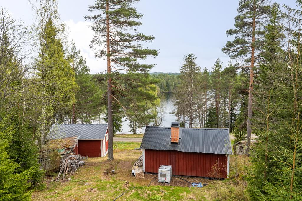 Utsikt från tomten över sjön