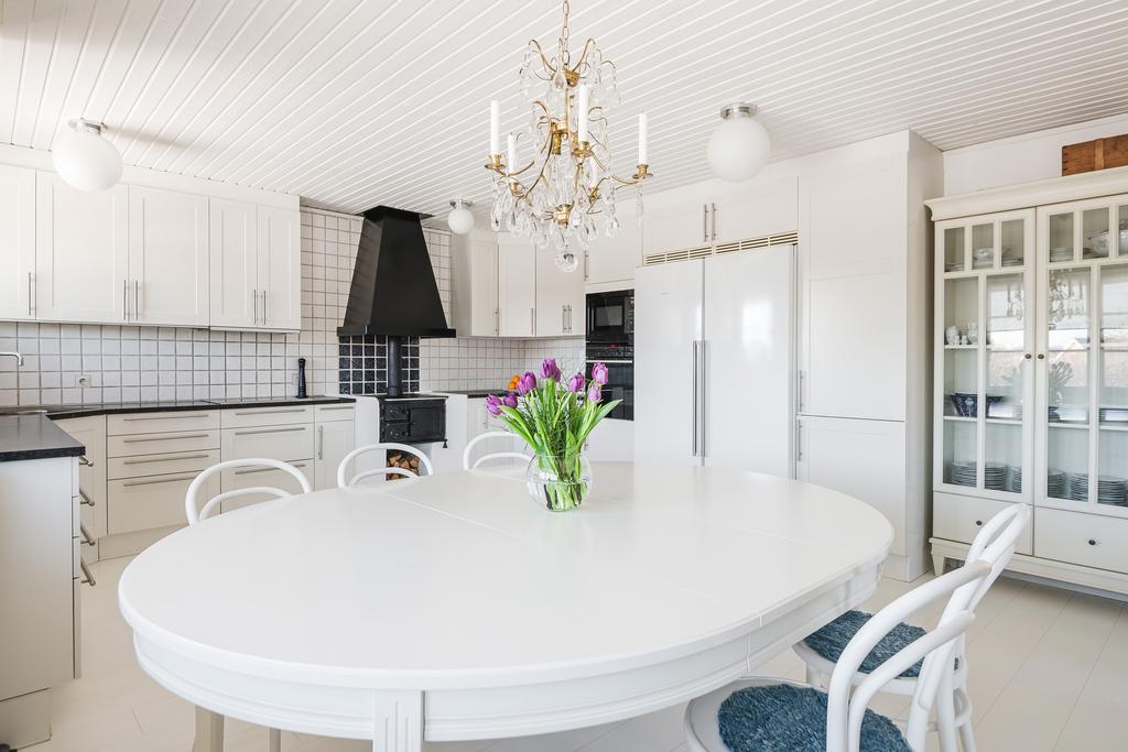 Utrymme för stor matplats i kök